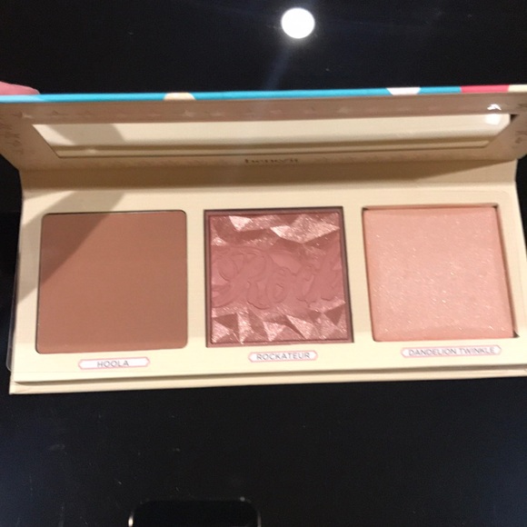 Benefit pretty in the USA PALETTE - Picture 1 of 3